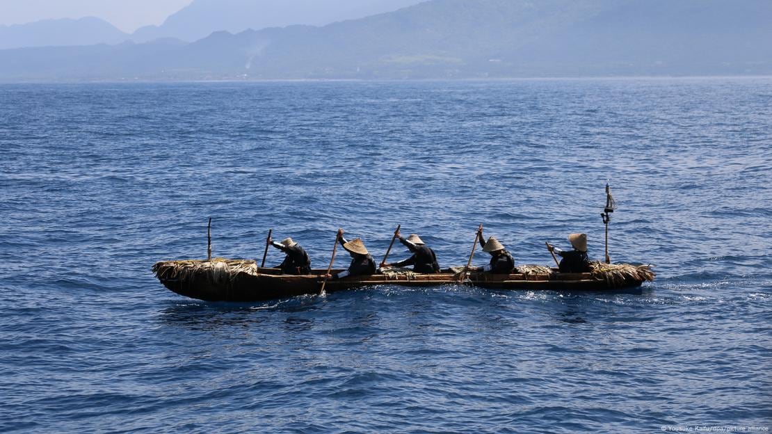 Científicos cruzaron el océano sin tecnología moderna y hallaron respuestas sobre la migración humana temprana.