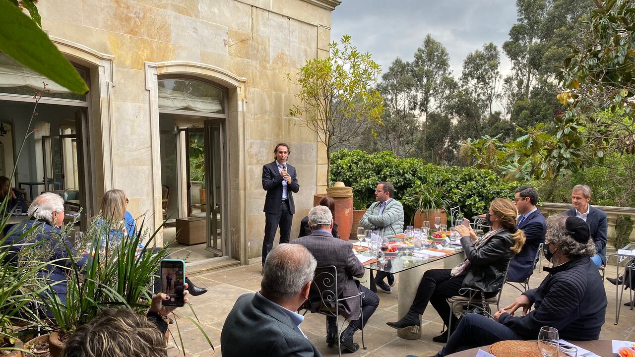Federico Gutiérrez durante su reunión con las comunidades judías.