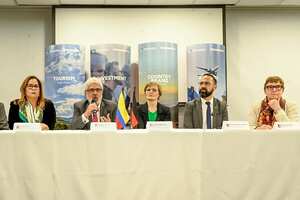 En la instalación del Comité Directivo del Grupo de Alto Nivel de Hidrógeno Verde entre Colombia y Alemania participaron la embajadora de Colombia en Alemania, Yadir Salazar; el ministro de Comercio, Industria y Turismo, Germán Umaña Mendoza; la secretaria de Estado Parlamentaria del Ministerio Federal de Economía y Protección del Clima, Franziska Brantner; el ministro de Minas y Energía, Andrés Camacho, y la embajadora de Alemania en Colombia, Martina Klumpp.