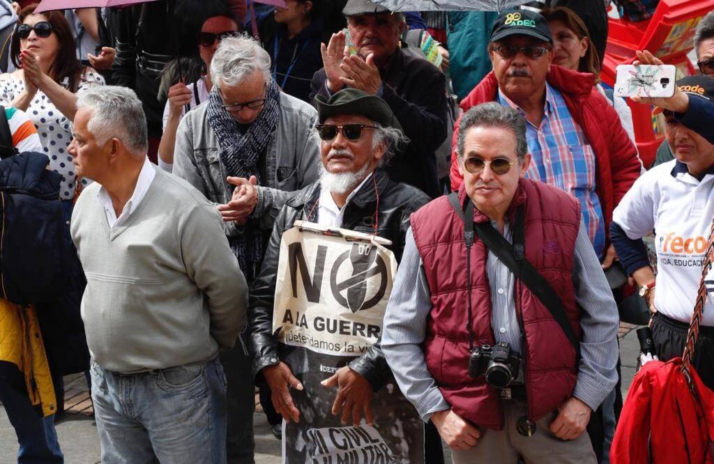 Los maestros también salieron a las calles. El expresidente de Fecode, Carlos Rivas, aseguró que si las peticiones de los profesores no son escuchadas por el Gobierno, se verán obligados a entrar en paro indefinido. FOTO: León Darío Peláez / Semana