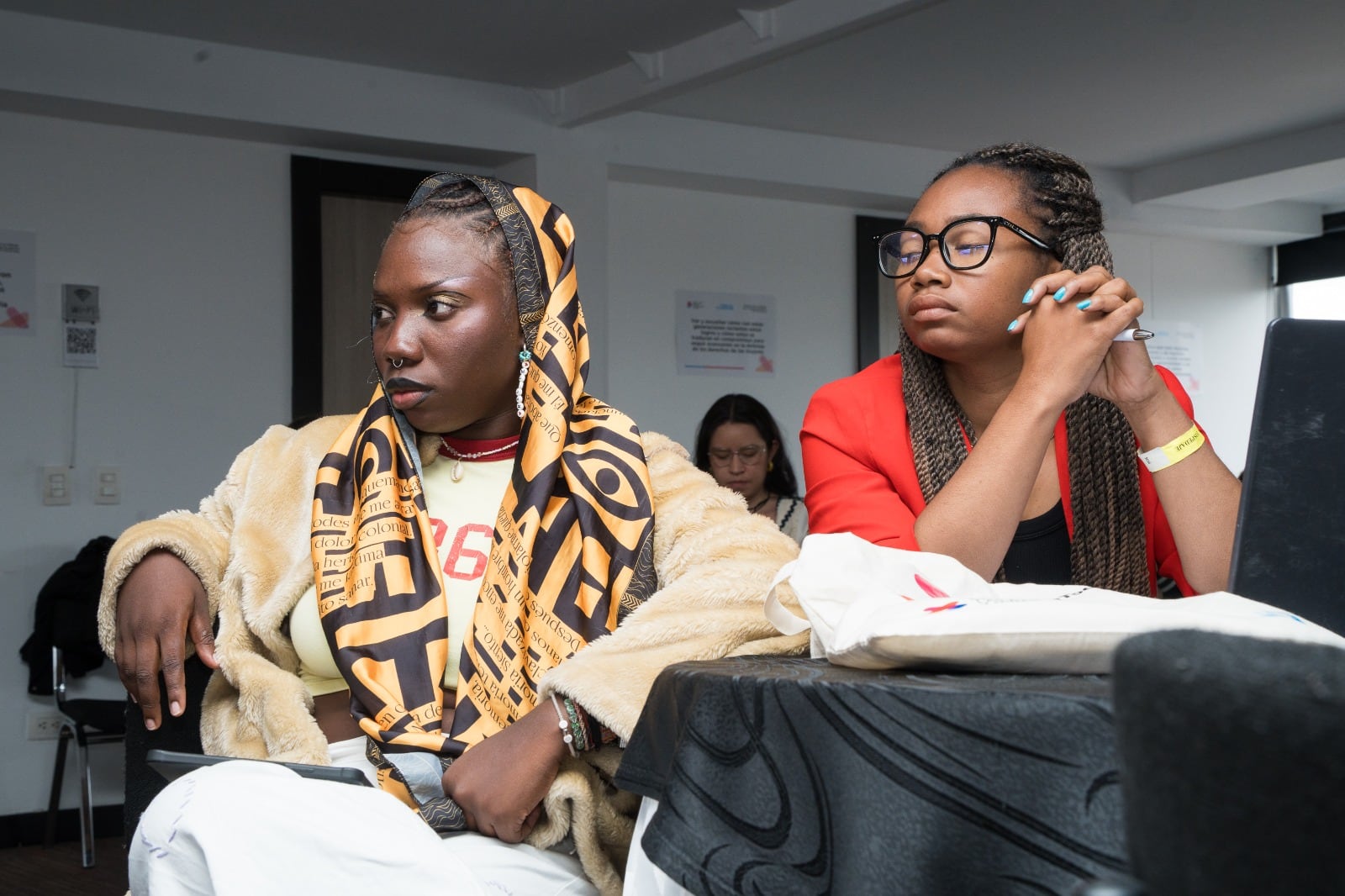 Más de 50 mujeres feministas de diferentes generaciones y rincones de Colombia se reunieron durante dos días en un diálogo intergeneracional para reflexionar sobre los avances, desafíos y urgencias del movimiento feminista, a propósito de los 30 años de la Plataforma de Acción de Beijing.