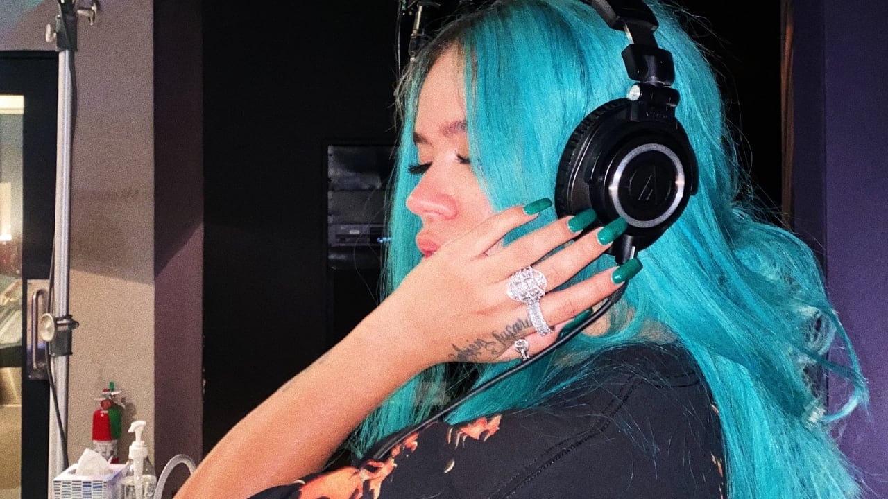 Karol G invita a los colombianos a votar este domingo 19 de junio.