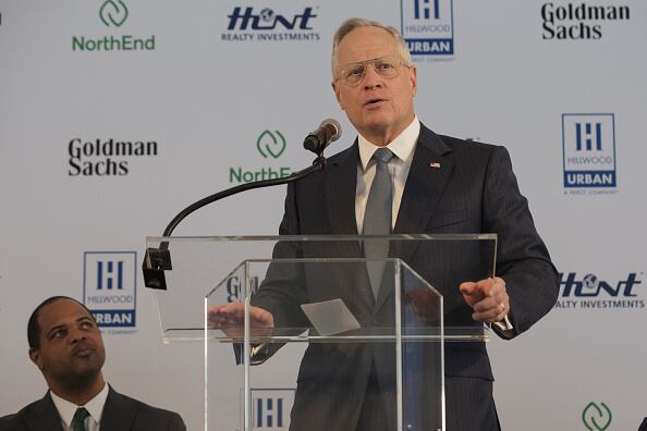 El nuevo campus de Goldman Sachs Group, ubicado en el barrio Victory Park de Dallas, permitirá a Goldman concentrar a la mayoría de sus empleados del norte de Texas en un solo campus, convirtiéndolo en el mayor centro de operaciones de la empresa en EE. UU., fuera de su sede de Nueva York.