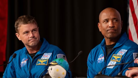 Reid Wiseman y Victor Glover dan declaraciones sobre la misión Artemis II.