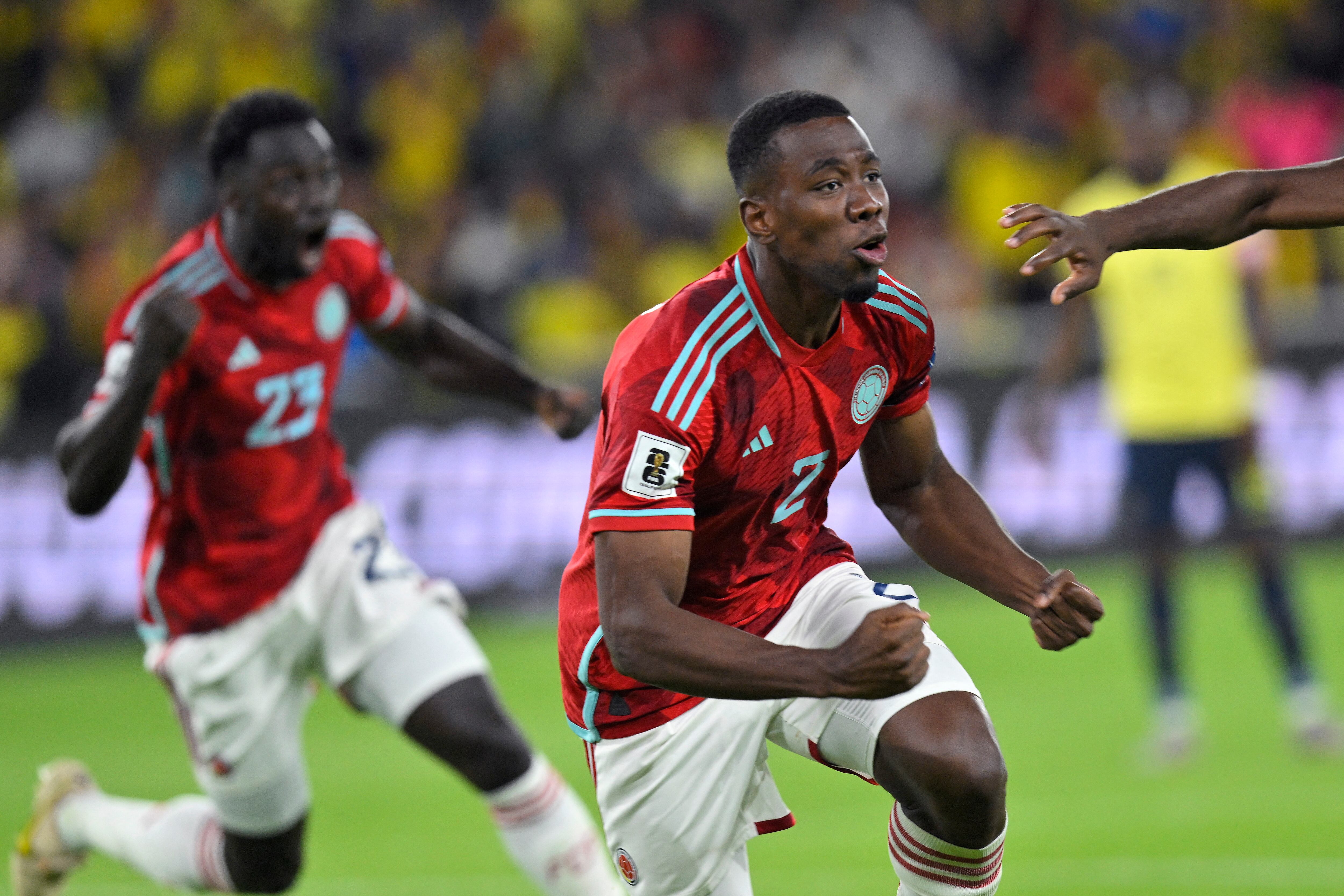 Colombia's defender Carlos Cuesta (R) celebrates a goal that was later disallowed during the 2026 FIFA World Cup South American qualification football match between Ecuador and Colombia at the Rodrigo Paz Delgado Stadium in Quito, on October 17, 2023. (Photo by Rodrigo BUENDIA / AFP)
