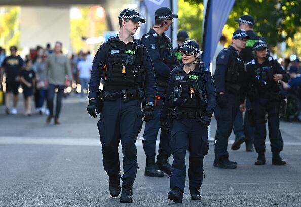 Todo inició cuando la policía recibió una llamada hacia la 4:15 de la madrugada del pasado miércoles, debido a la presencia en el hogar geriátrico de una residente con un cuchillo. (Photo by Quinn Rooney/Getty Images)