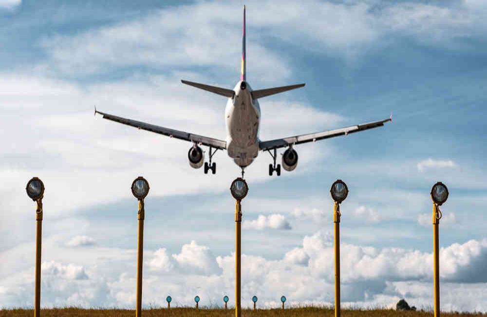 Airbus A320 aproximándose a la pista del Aeropuerto José María Córdova , Rionegro, Antioquia.-Oliver Ehmig.