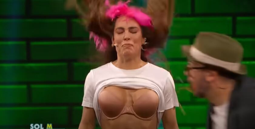 Afortunadamente, Sara Corrales llevaba sostén.