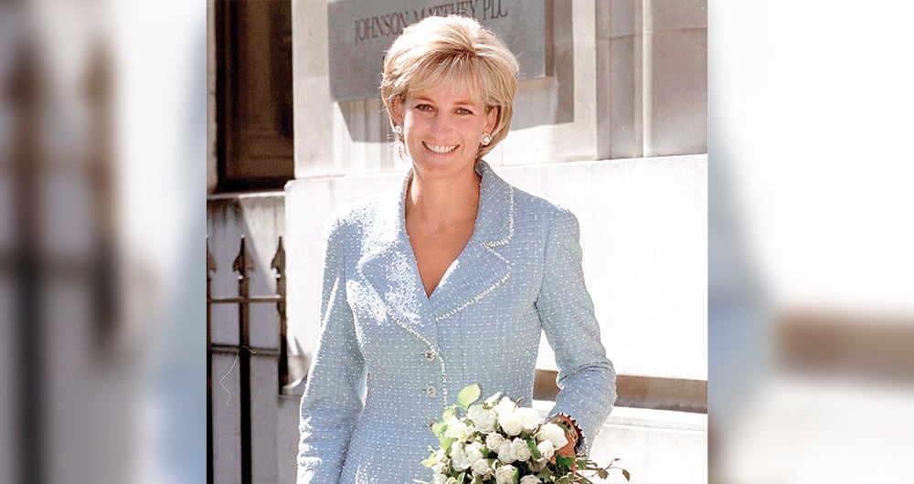 La princesa dio la polémica entrevista a Panorama, programa de la BBC, en el que pronunció la conocida frase de que en su matrimonio con el príncipe Carlos eran tres y que, por tanto, “estaba un poco superpoblado”.