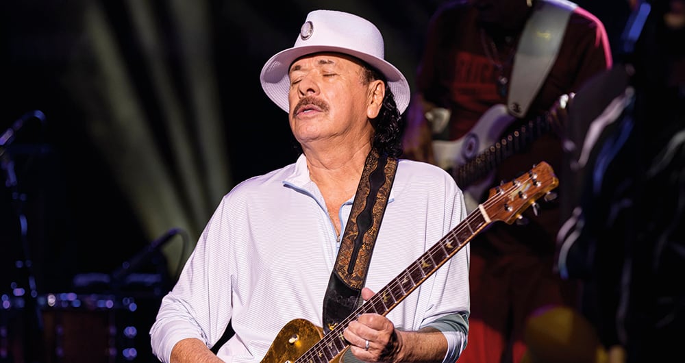 El músico Carlos Santana sufrió un incidente de salud durante un concierto.