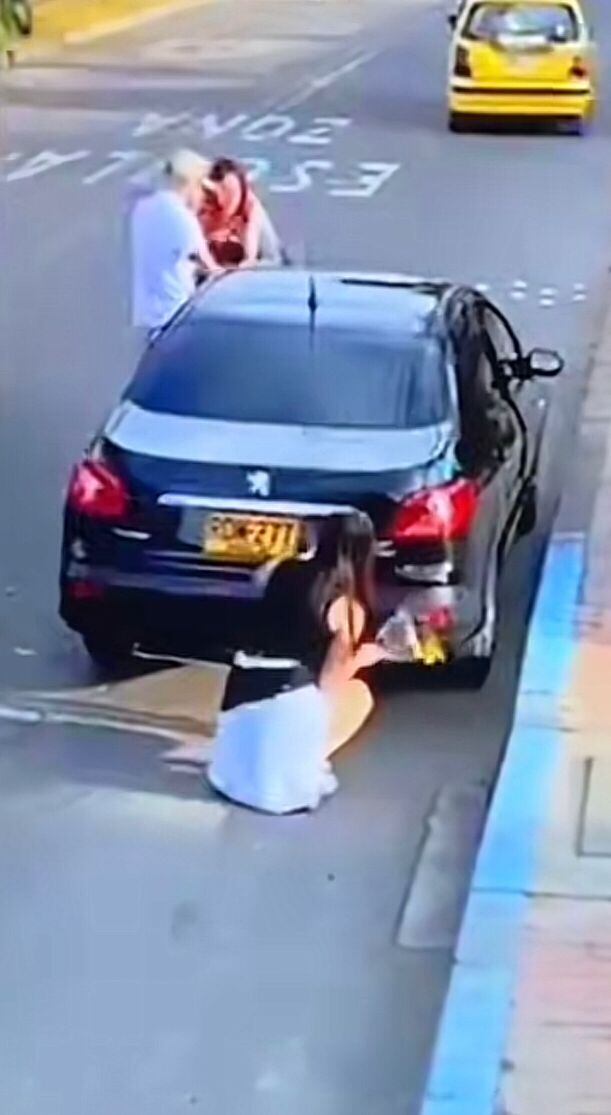 Hombre infiel se las da de vivo y esconde a su amante en el baúl mientras enfrenta a su pareja