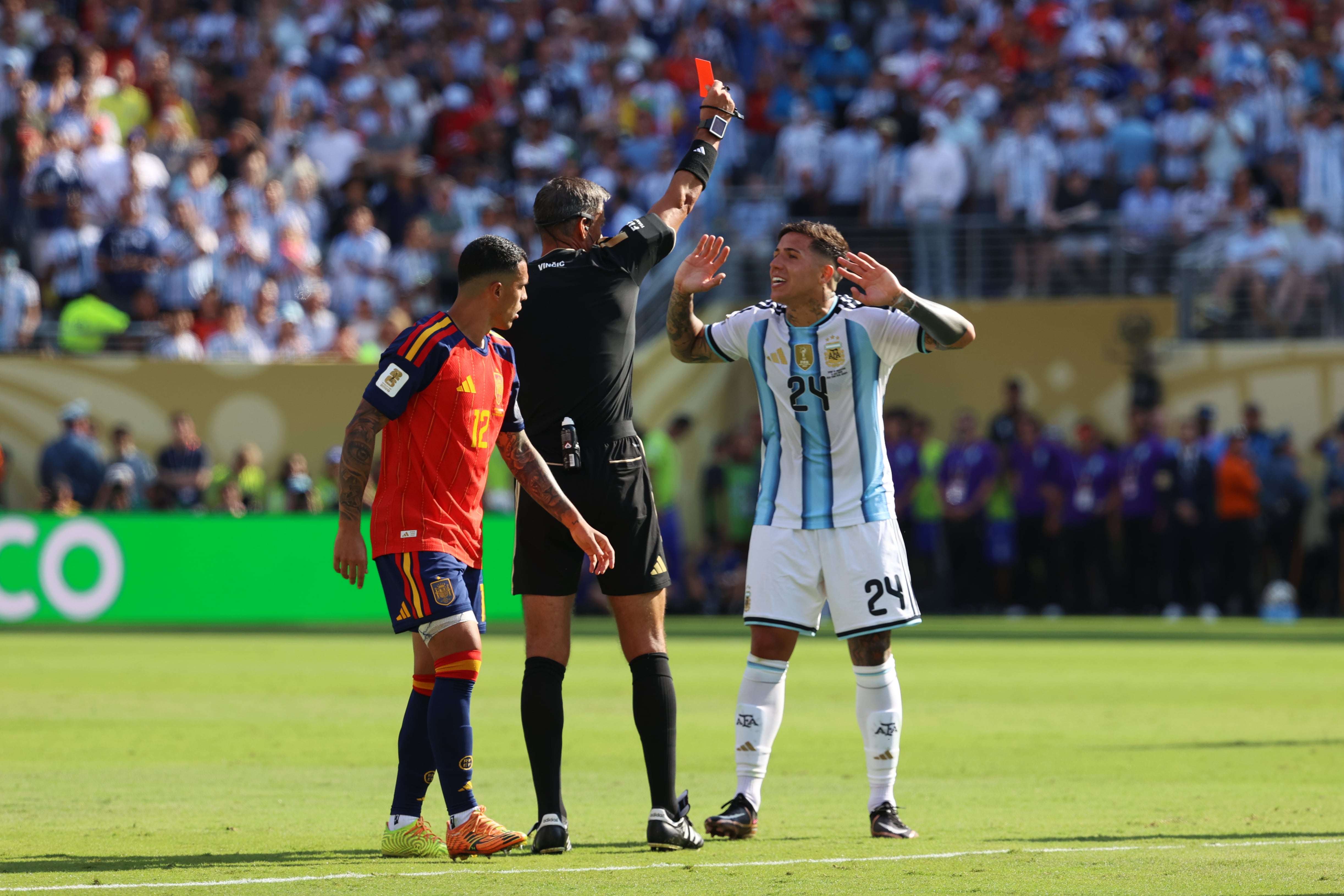 Referee Slavko Vincic, of Slovenia, gives a red card to Argentina's Enzo Fernandez (24) as Spain's Pedro Porro (12) looks on during the World Cup final soccer match between Spain and Argentina in East Rutherford, N.J., near New York, Sunday, July 19, 2026. (AP Photo/Pamela Smith)