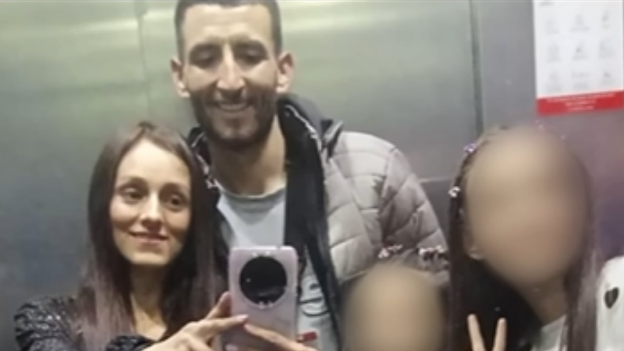 Ella es la víctima fatal por 12 heridas de arma blanca.