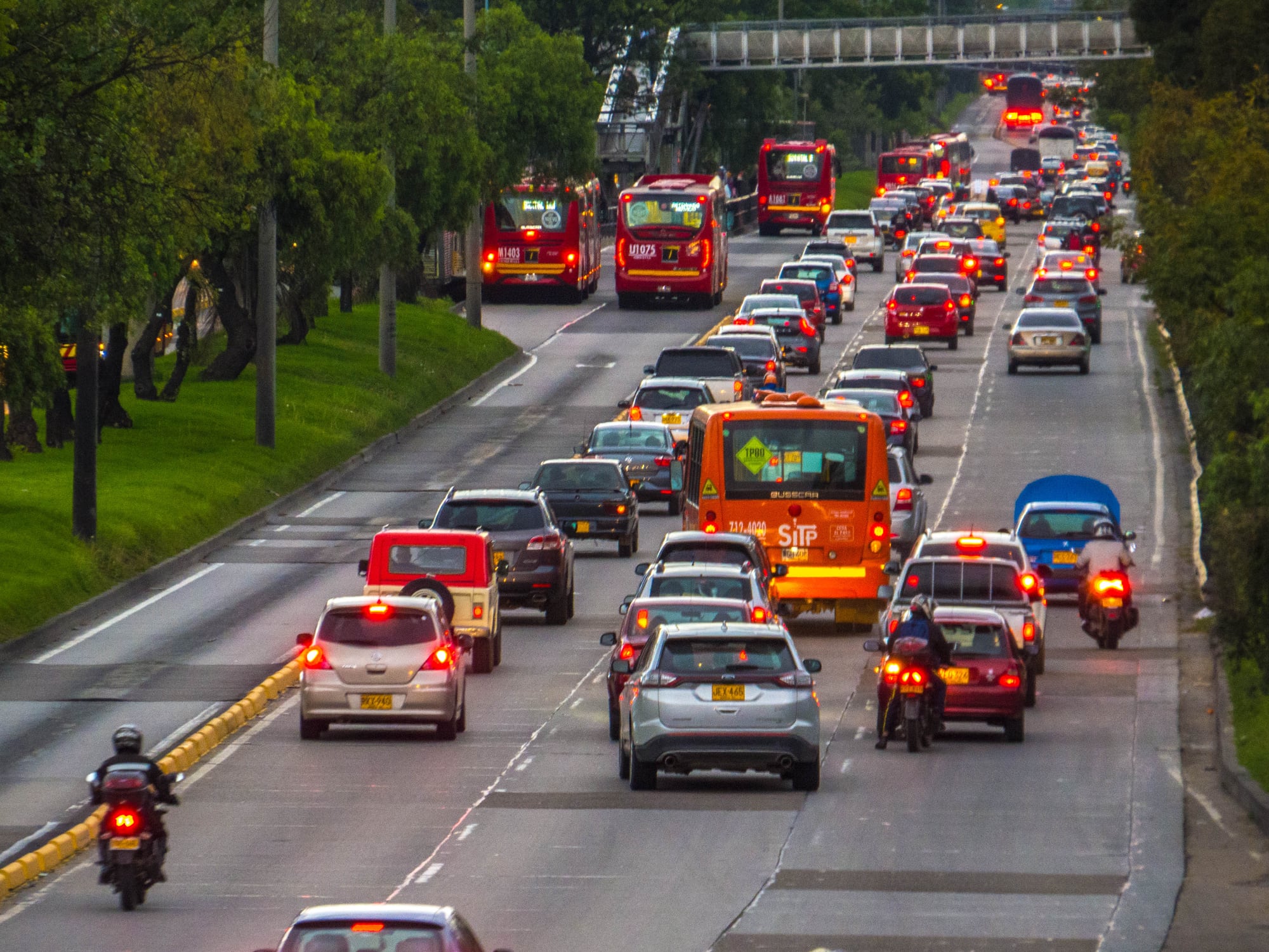 Bogotá activa el ingreso exclusivo para vehículos con placas pares.