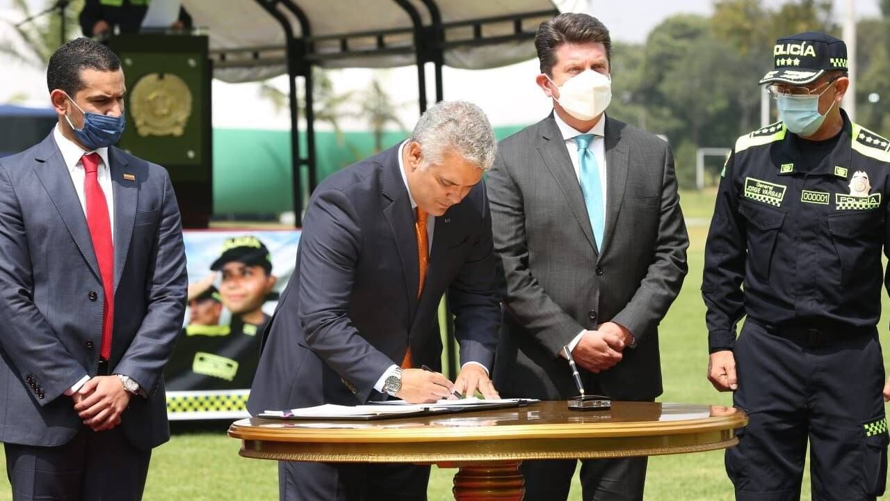 Firma de las leyes 2179, del 30 de diciembre de 2021; y 2196, del 18 de enero de 2022