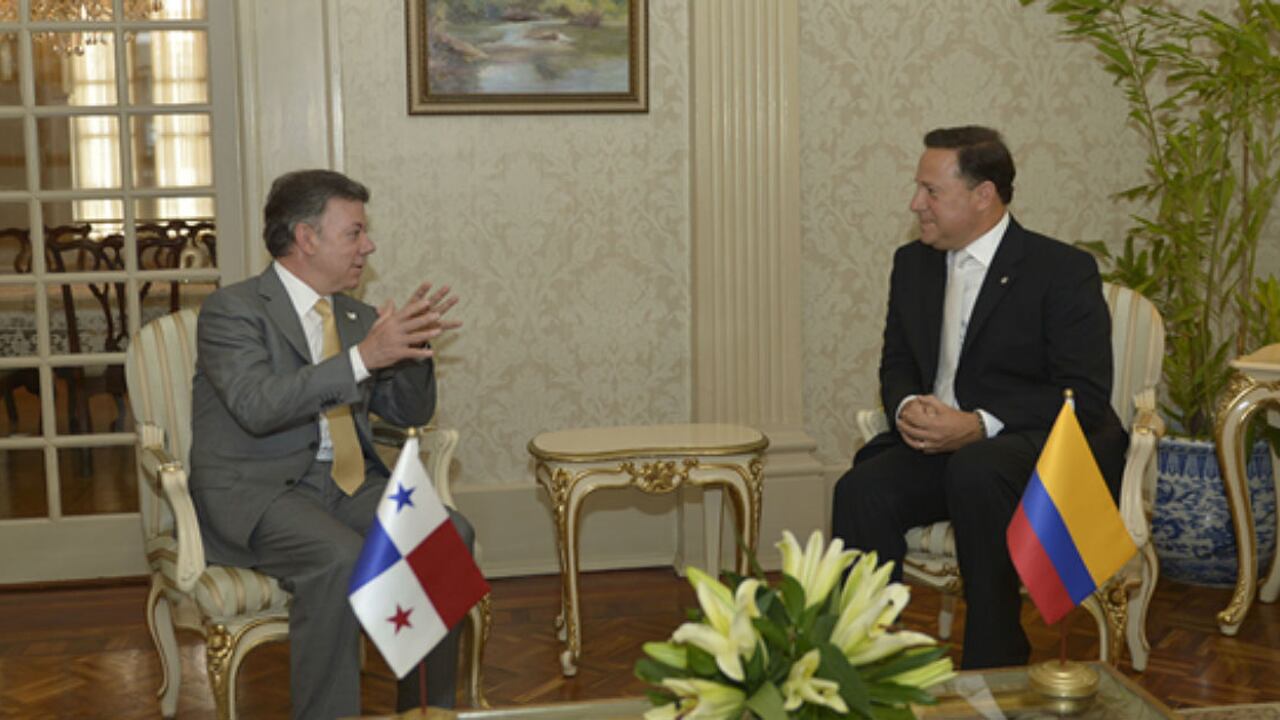 Juan Manuel Santos junto al Presidente panameño Juan Carlos Varela Rodríguez.
