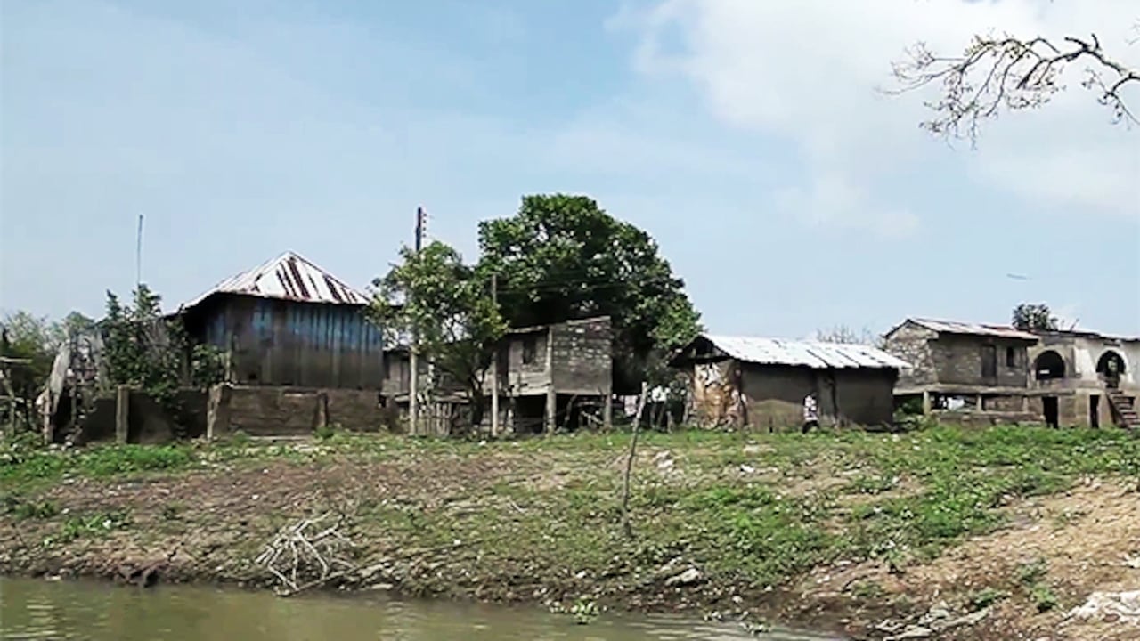 Las familias que vivieron en el antiguo Doña Ana, se vieron obligadas a vivir entre el agua.