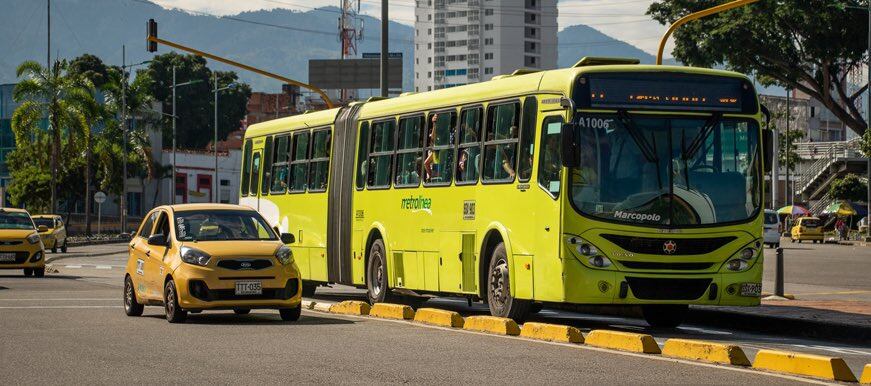Los ciudadanos usaron transporte público durante la jornada.