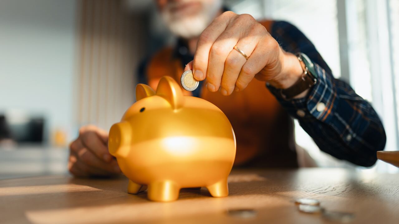 Ahorrando dinero después de la jubilación, preparándose para la jubilación.