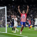 Marcos Llorente celebra tras anotar el gol del Atlético de Madrid en el empate 1-1 contra el Real Madrid en la Liga de España, el domingo 4 de febrero de 2024. (AP Foto/Bernat Armangue)