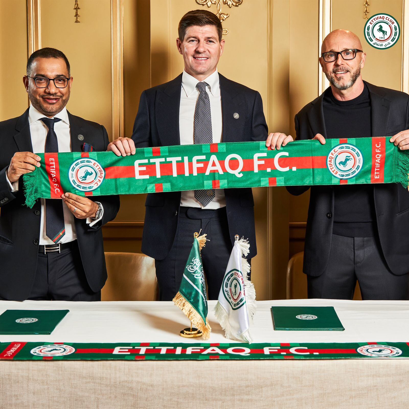Steven Gerrard presentado como entrenador del Al - Ettifaq.