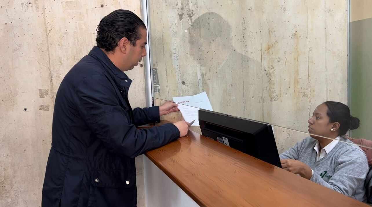 Las firmas fueron radicadas ante la Alcaldía de Bogotá.