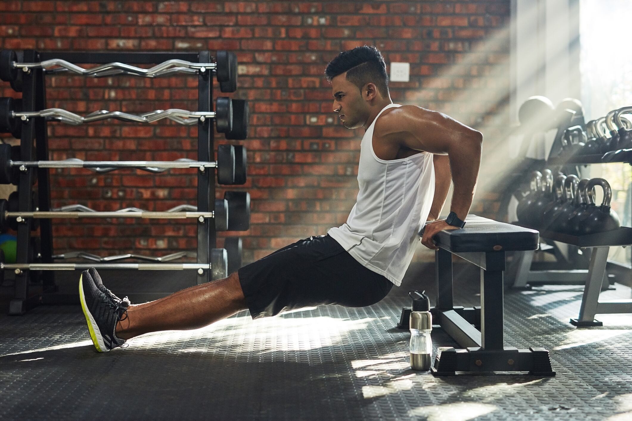 La grasa de los brazos puede ser persistente, pero con el ejercicio adecuado, se puede vencer y lograr la apariencia deseada.