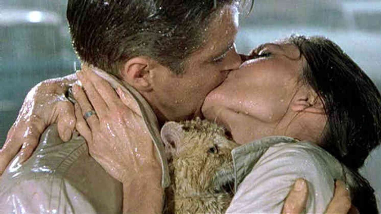 George Peppard y Audrey Hepburn en una escena de 'Breakfast at Tiffany's' (1961).