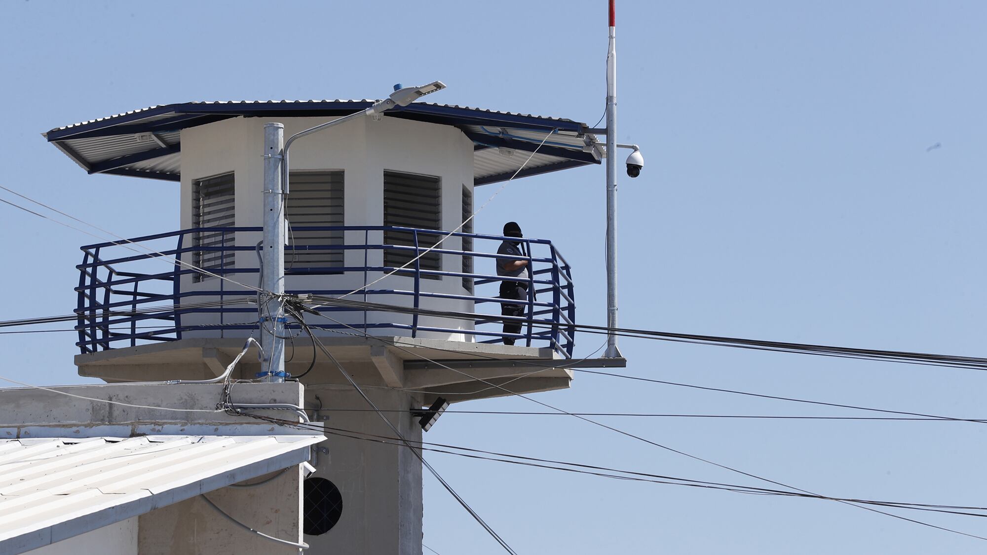 Centro de Confinamiento del Terrorismo" (CECOT)