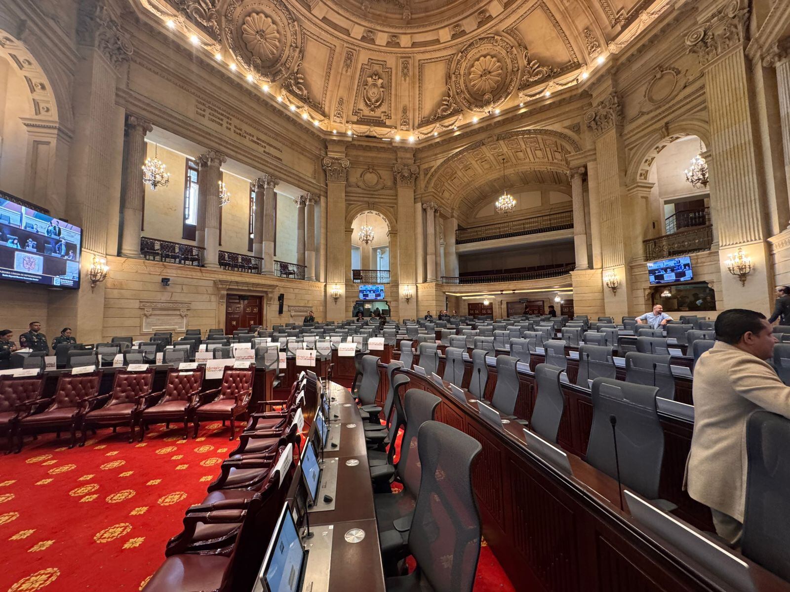 Representantes a la Cámara llegaron tarde a la plenaria para estudiar el decreto de conmoción interior.