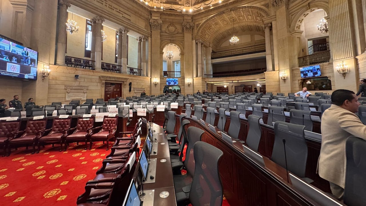 Representantes a la Cámara llegaron tarde a la plenaria para estudiar el decreto de conmoción interior.