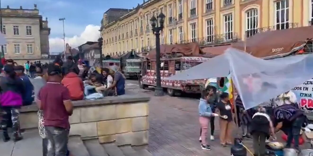 Cerca de 1800 Indígenas llegaron hasta la Plaza de Bolívar, en Bogotá, este 1 de abril.