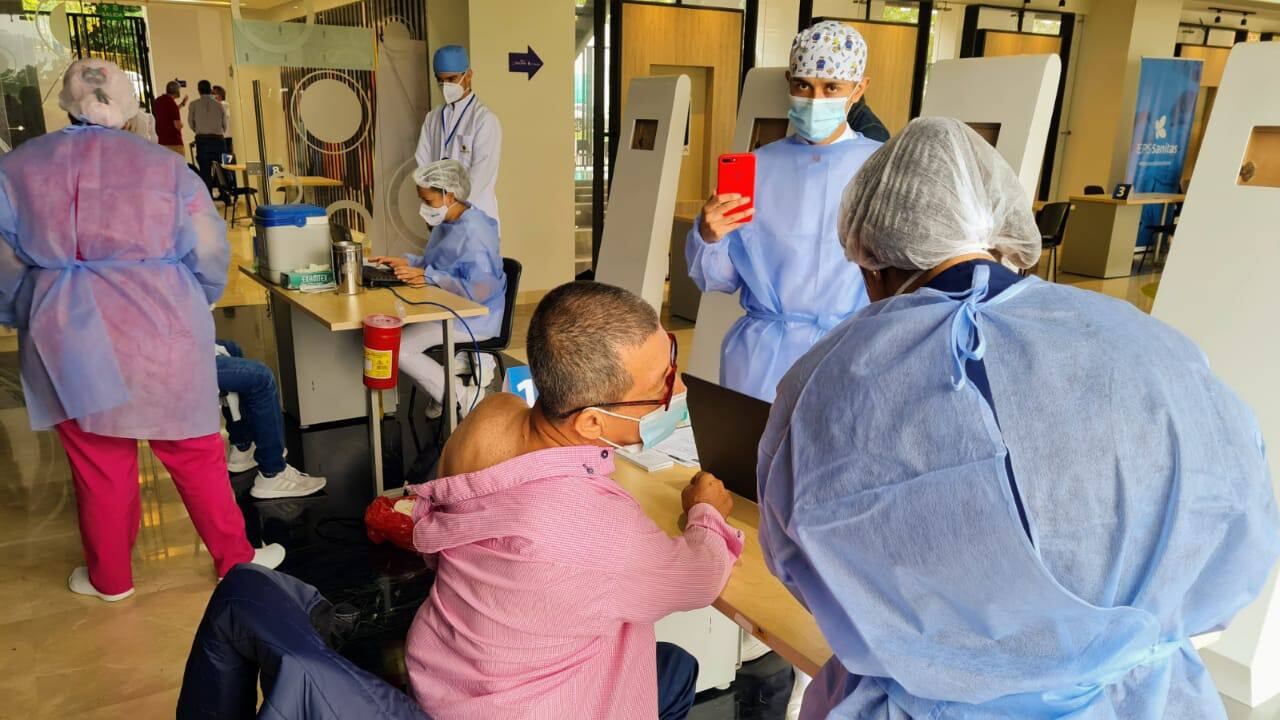 La UIS puso a disposición 14 puestos para avanzar con el plan de vacunación con la covid.