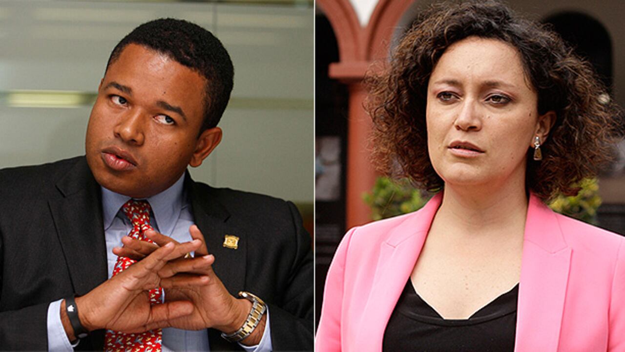 Angélica Lozano (der.) denunció penalmente a Yahir Acuña (izq.) por sus cuestionadas maniobras al interior de la Comisión de Acusaciones.