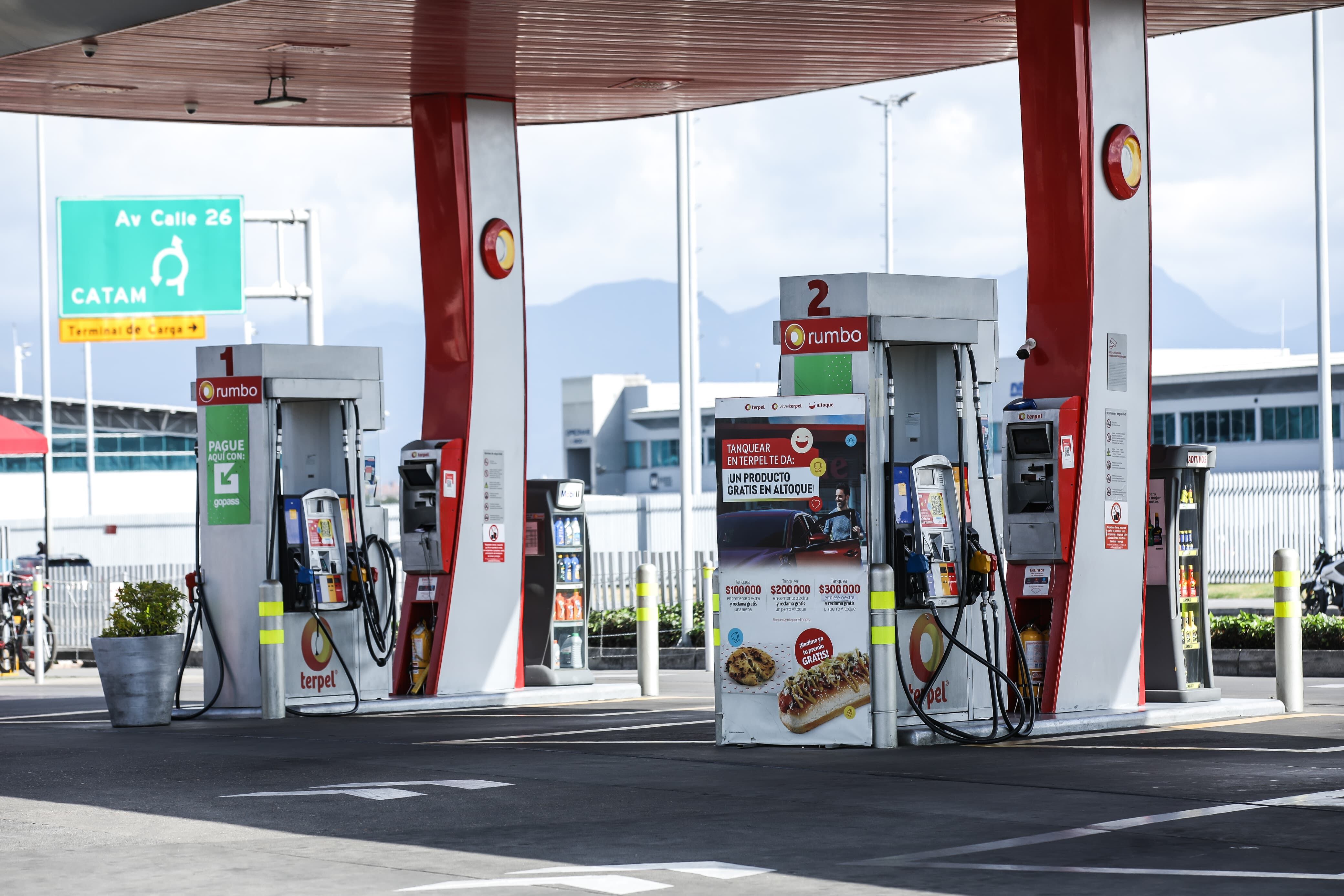 Desabastecimiento de gasolina en estaciones de servicio
por paro de transportadores y de camiones