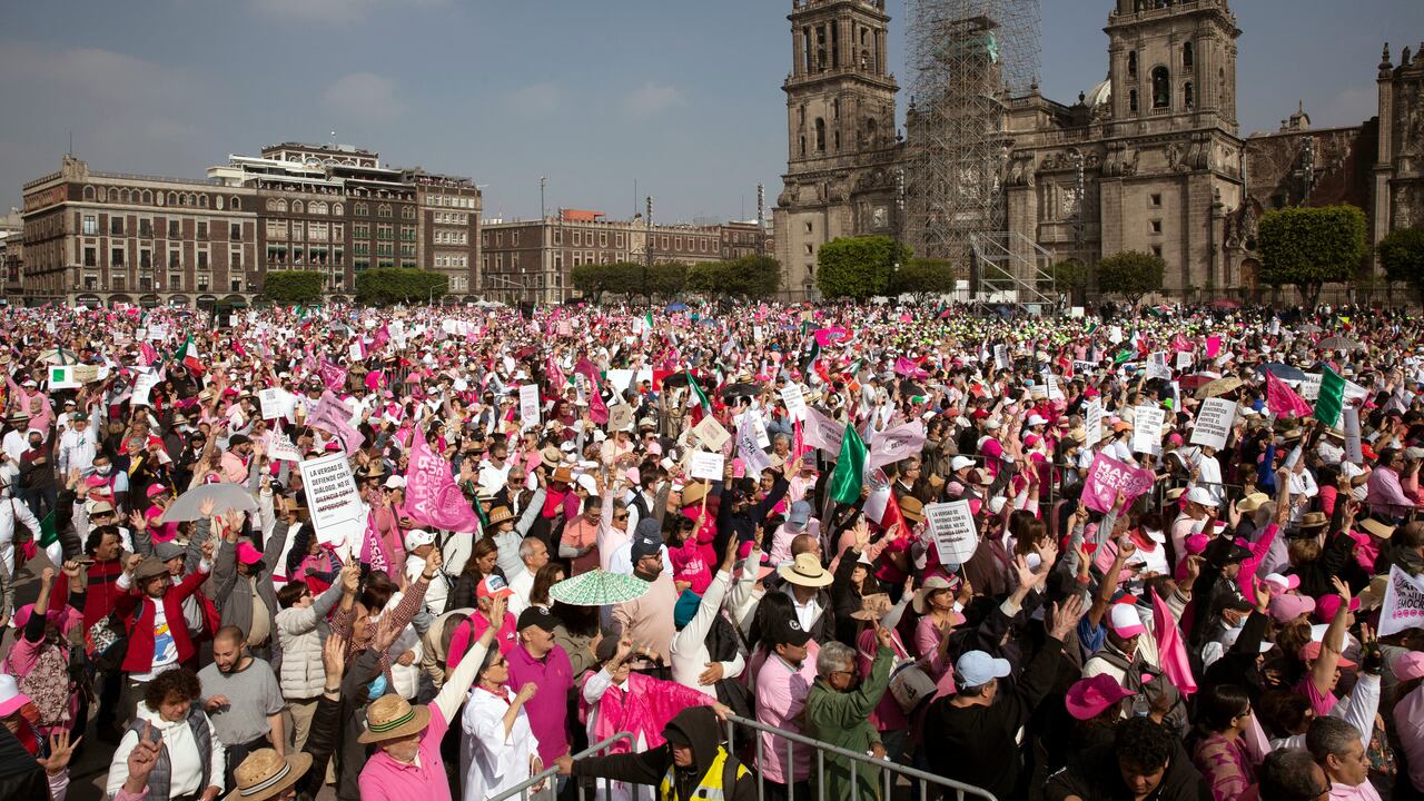 Los opositores protestaron por las supuestas intervenciones del presidente en la campaña electoral.