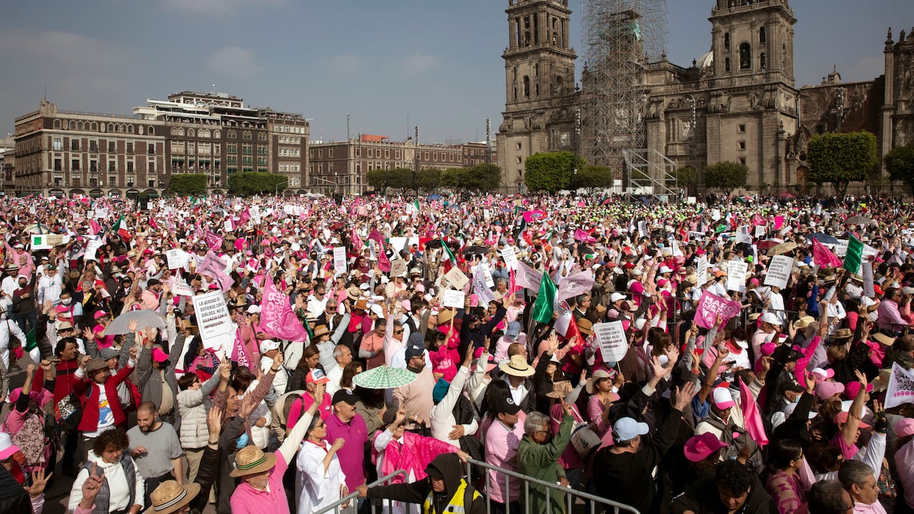 Los opositores protestaron por las supuestas intervenciones del presidente en la campaña electoral.
