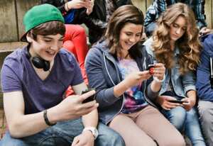 Antes del verano, Facebook era la red social más usada, con un 72% de adolescentes que la utilizaban de forma habitual, mientras que un 69 % de ellos usaban Instagram y un 63%, Twitter.