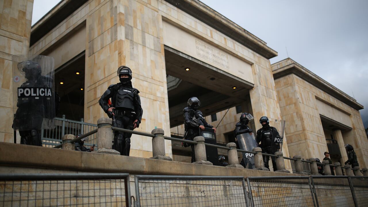 Esmad despejando las entradas a la Corte
Protestas
