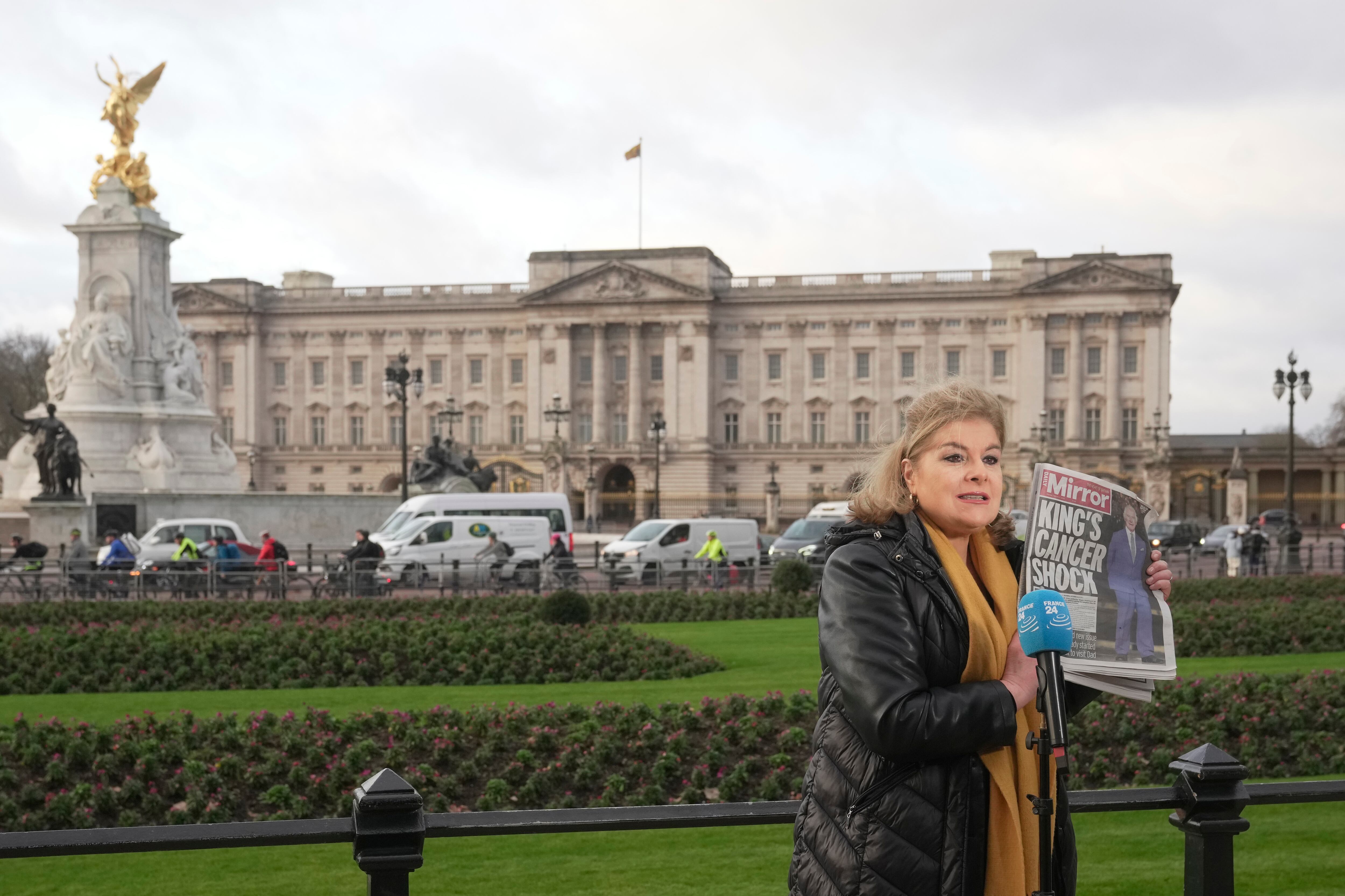 Buckingham Palace anunció el lunes por la noche que el rey había comenzado un tratamiento ambulatorio para una forma de cáncer no revelada. (Foto AP/Kin Cheung)