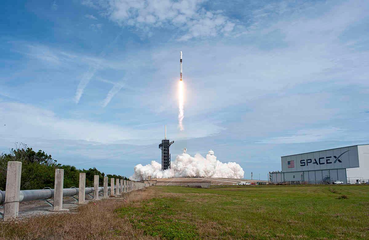 En este archivo del 19 de enero de 2020, un cohete SpaceX Falcon 9 despega del Complejo de Lanzamiento 39A en el Centro Espacial Kennedy de la NASA en Cabo Cañaveral, Florida, transportando la nave no tripulada Crew Dragon en la Prueba de Aborto en Vuelo de la compañía. La prueba de vuelo demostró las capacidades de escape de la nave espacial en preparación para vuelos tripulados a la Estación Espacial Internacional como parte del Programa de tripulación comercial de la agencia. Foto: Tony Gray / NASA vía AP