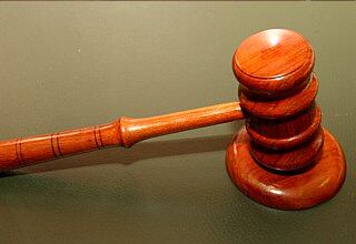 El fallo aclara que si hay algún funcionario de carrera en fila para ser designado, se le debe dar prioridad en el nombramiento.