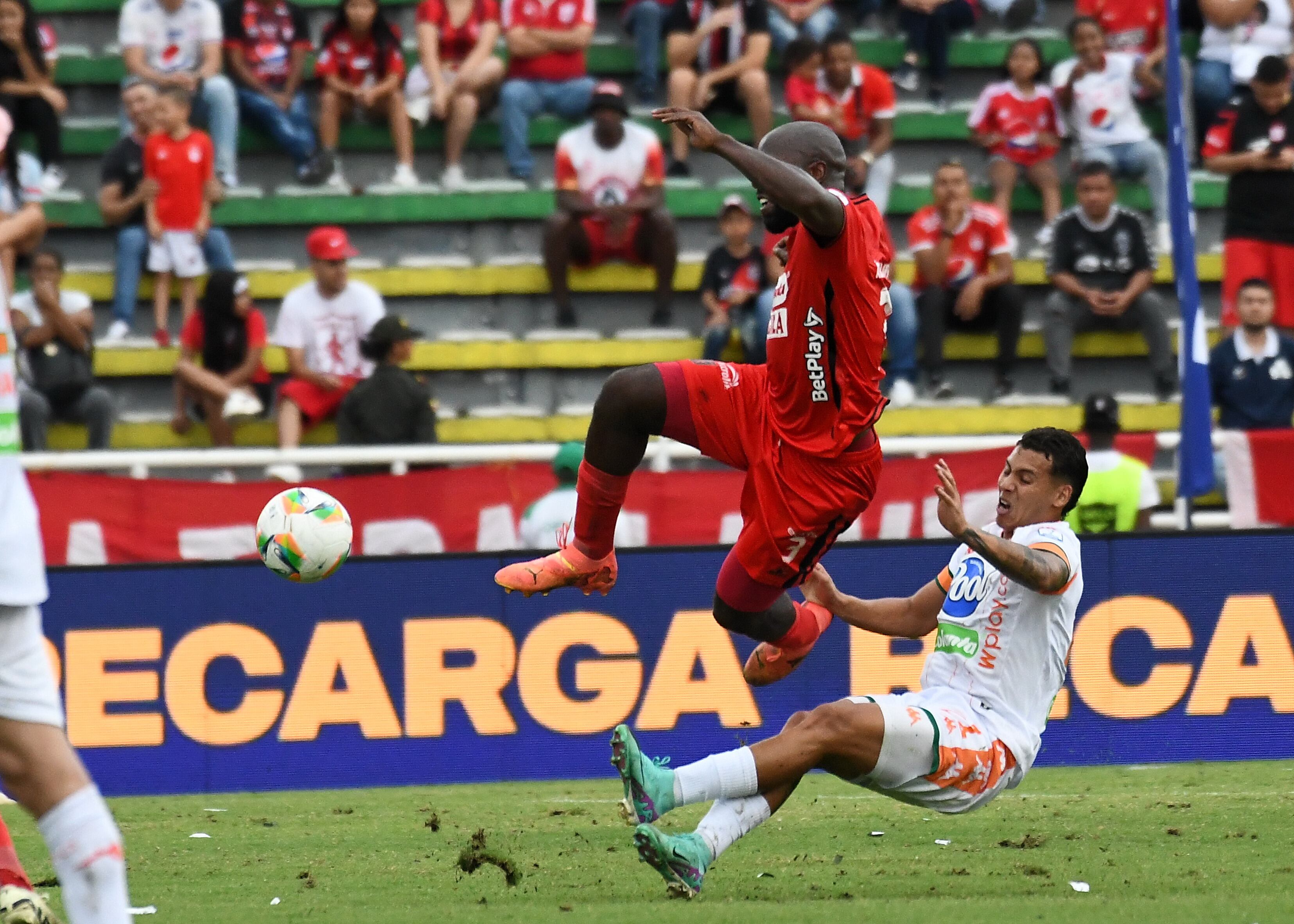 Futbol: América de Cali 4 Envigado 0, partido adelantado de la séptima fecha del torneo Bertplay II del 2024. Gol 100 de Adrián Ramos.