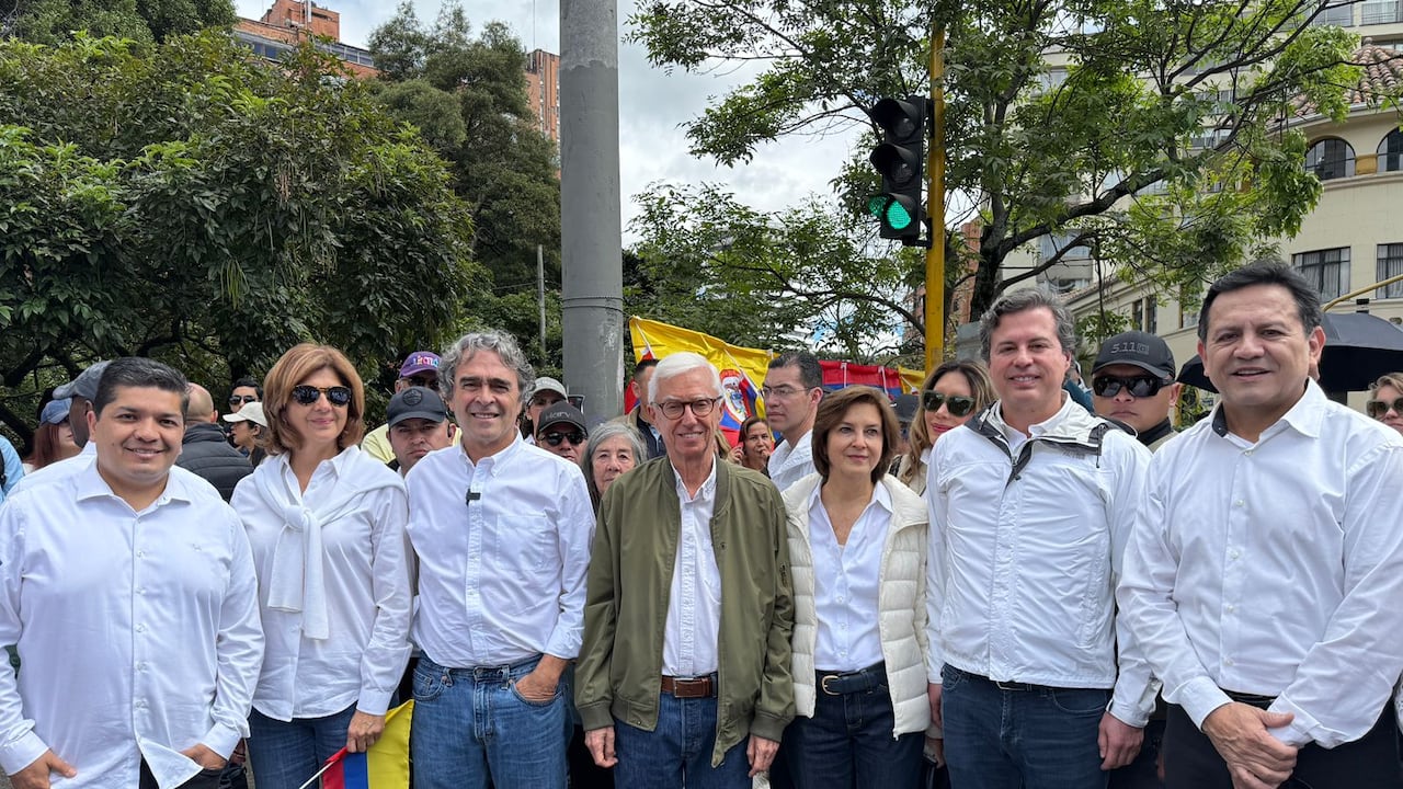 Sergio Fajardo, Jorge Robledo y Juan Manuel Galán salieron a la marcha del Silencio en Bogotá.