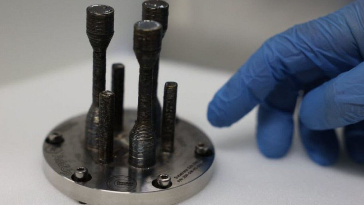 Esta es la primera pieza metálica fabricada en una impresora 3D de la ESA en la Estación Espacial Internacional.