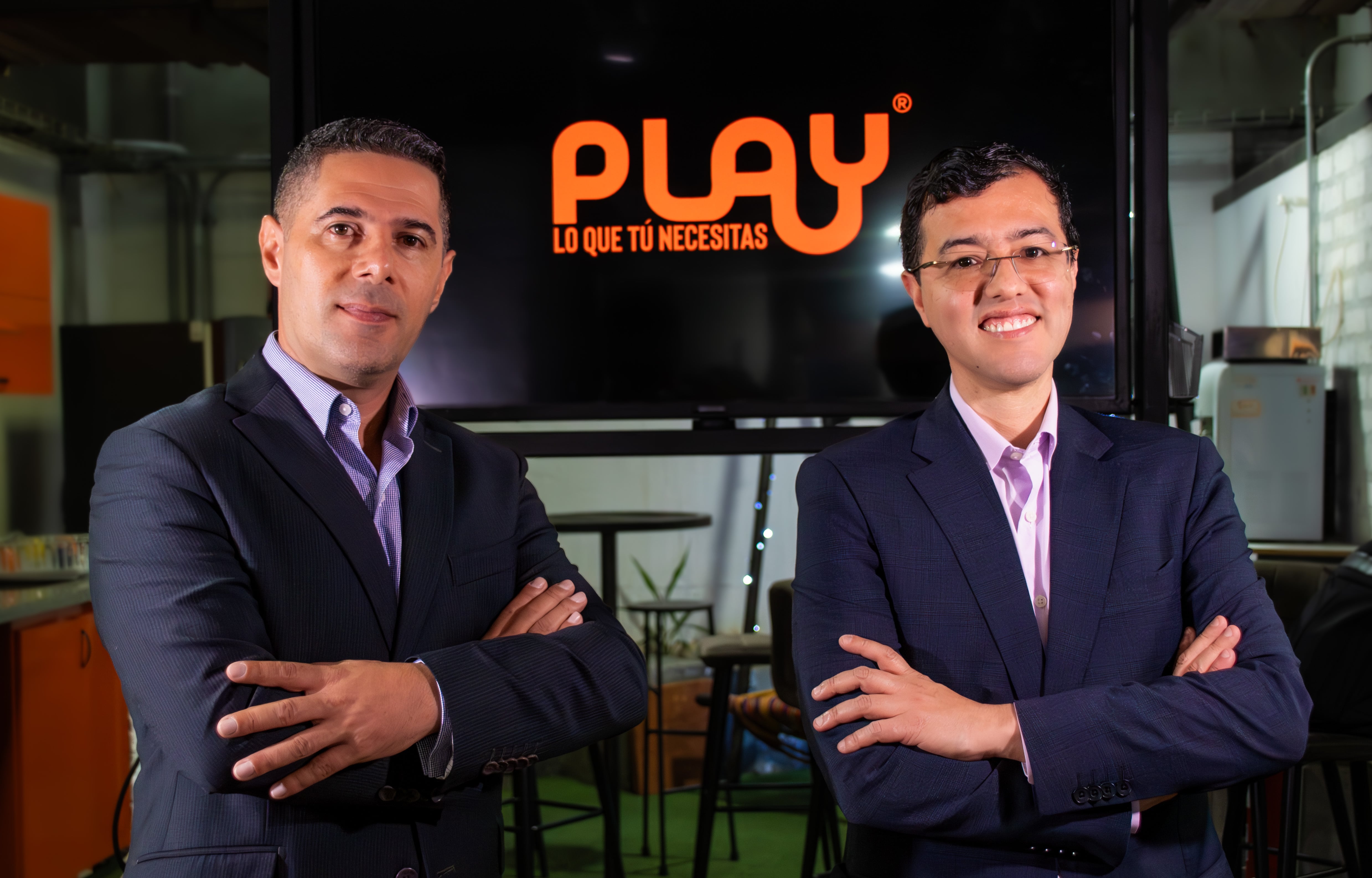 Mauricio Prias, CEO de Play Móvil, e Iván Montenegro, Country manager de Suma Móvil Colombia.