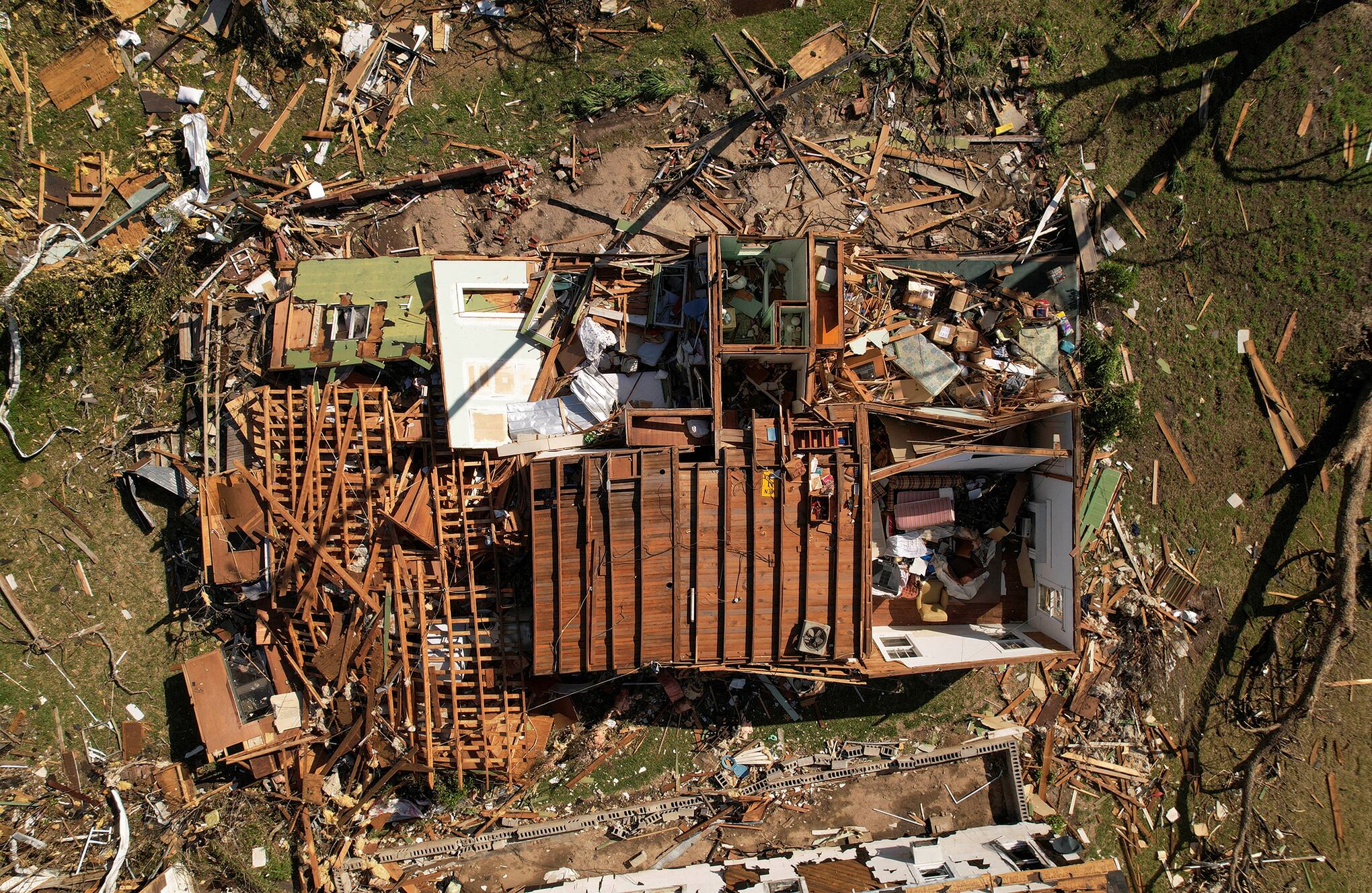En imágenes : Secuelas de tornado en Mississippi