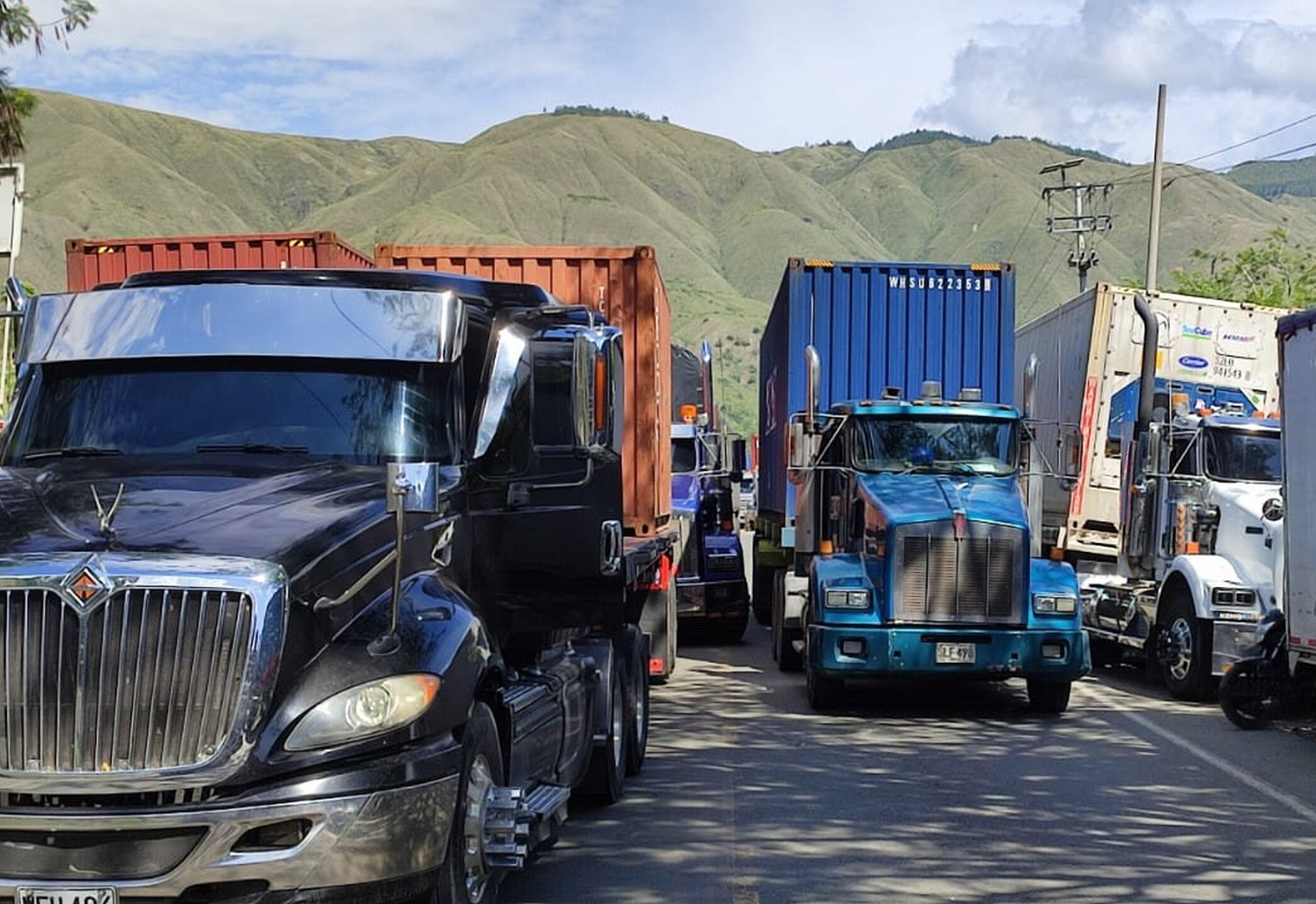 Bloqueos en la vía a Buenaventura en el sector de Loboguerrero