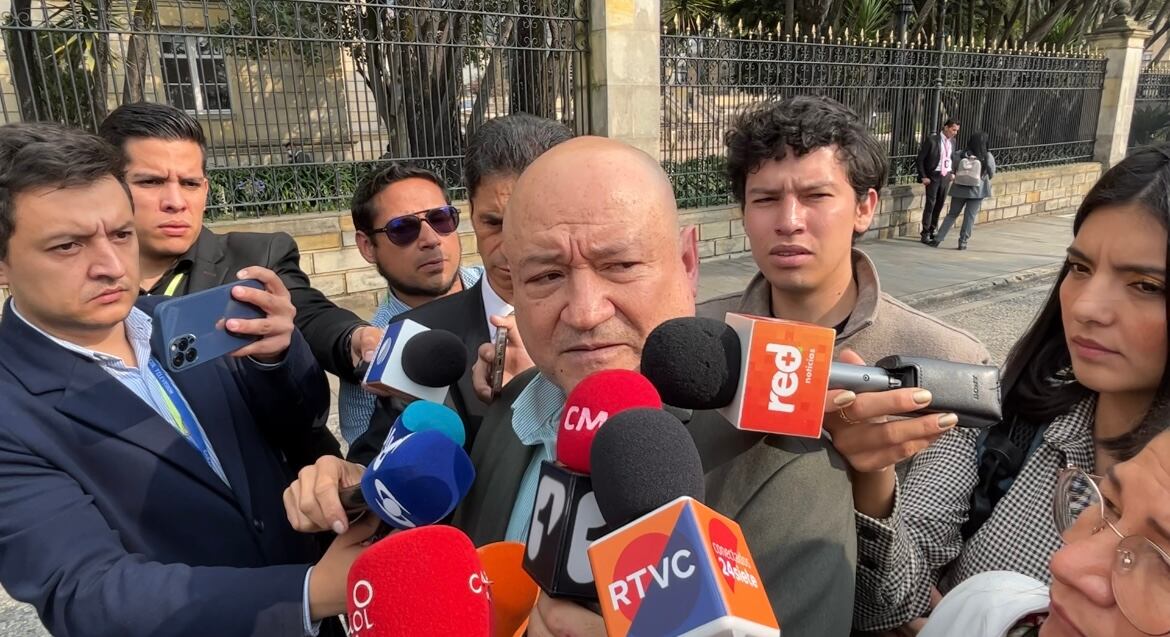 Senador del partido Comunes Carlos Antonio Lozada