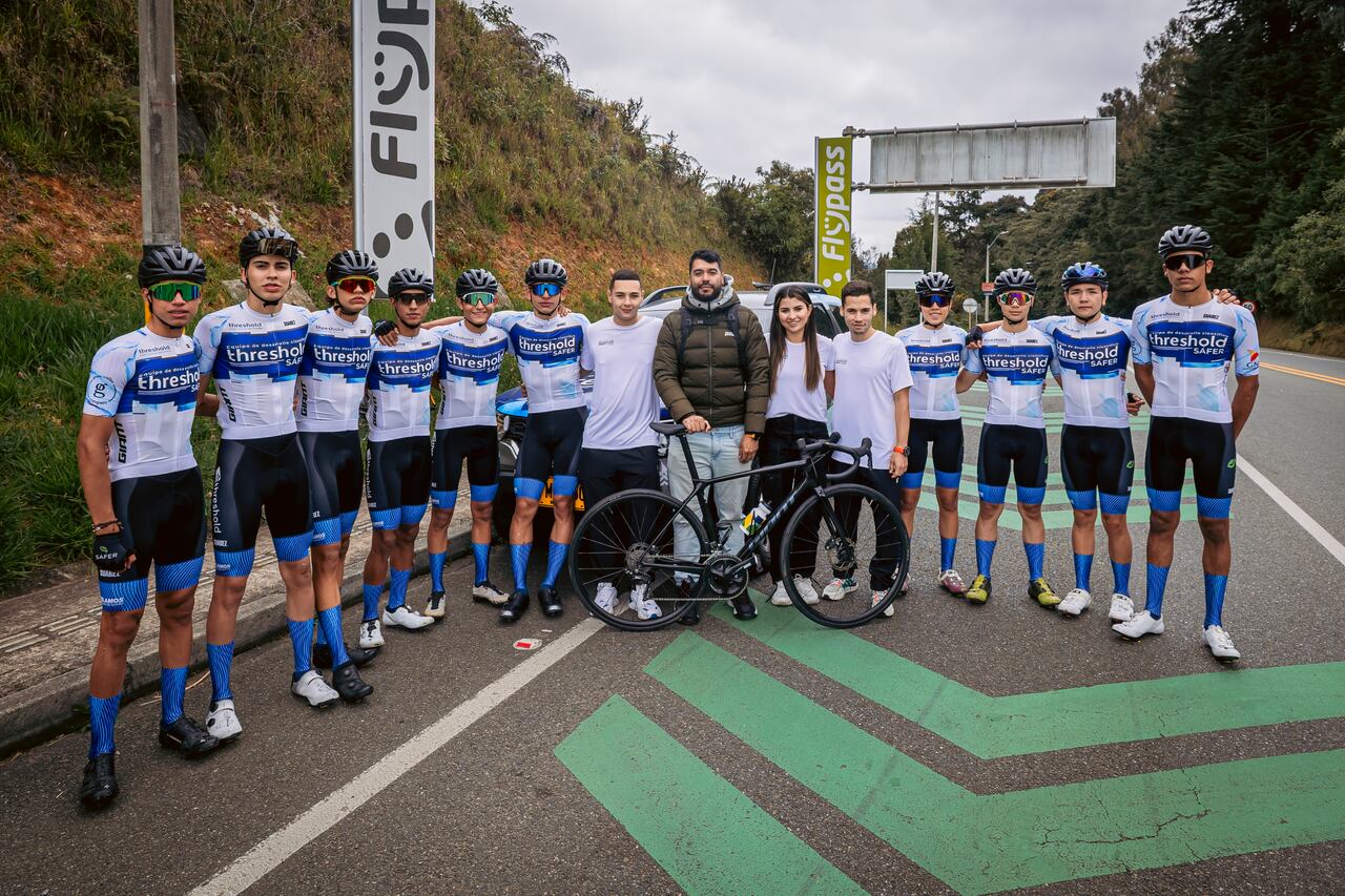 La estructura de equipo de desarrollo deportivo se plantea desde la aplicación de nuevas tendencias de nutrición, entrenamiento y acompañamiento, producto de investigaciones deportivas a nivel nacional e internacional, con el fin de potenciar las capacidades de cada ciclista, aplicado a los niveles de entrenamiento profesional